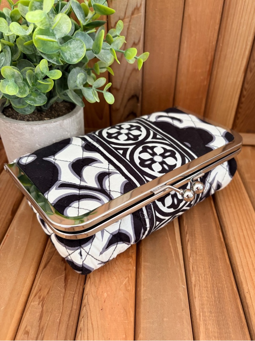 Vera Bradley Black White Kisslock Frame Clutch Cosmetic Bag Quilted, Vintage - Picture 4 of 9